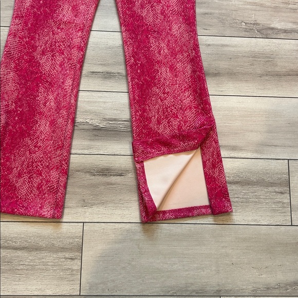 Urban Outfitters hot pink snake print pants size 2 - Picture 4 of 10
